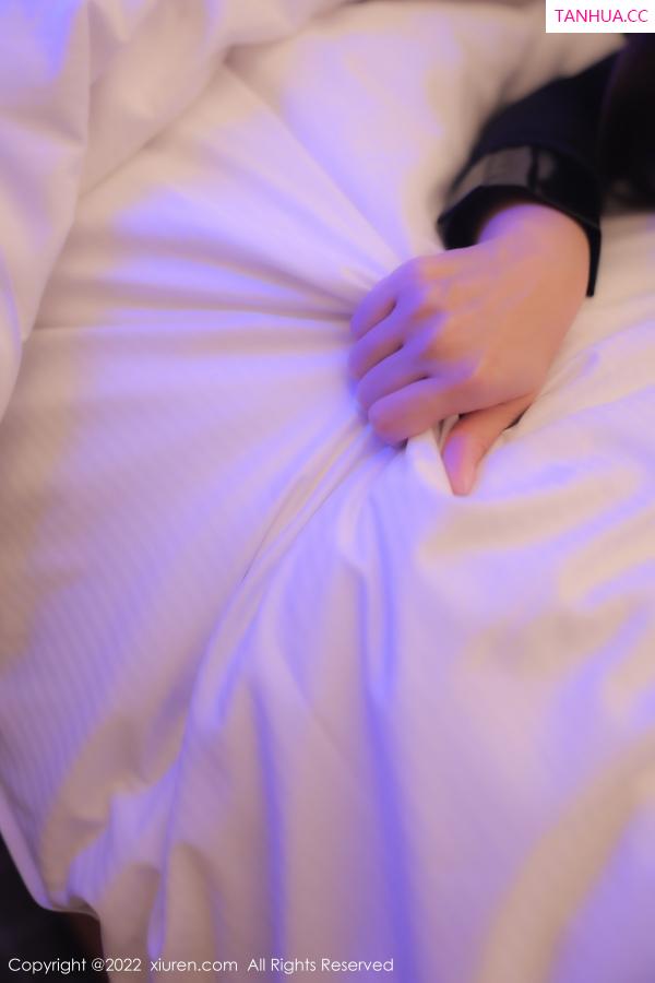 周九九 周jojobaby [XiuRen]高清写真图 2022.10.24 No.5750 周jojobaby 制服黑丝第52张图片